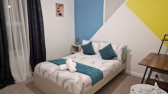 Gillingham Home - Sleeps 4 - Comfort & Convenience