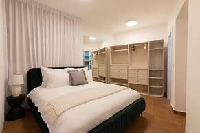 Huge Pampering Villa 5 BR with Jacuzzi
