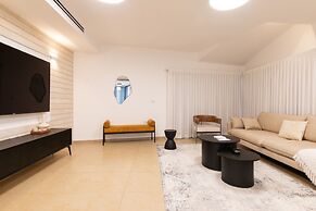 Huge Pampering Villa 5 BR with Jacuzzi