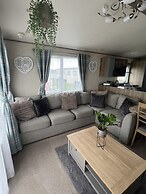 2 Bed Caravan - Sleeps 6 - Parking - Pets
