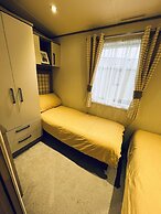2 Bed Caravan - Sleeps 6 - Parking - Pets