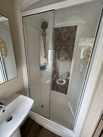 2 Bed Caravan - Sleeps 6 - Parking - Pets