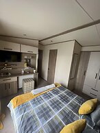 2 Bed Caravan - Sleeps 6 - Parking - Pets