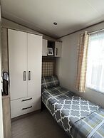 2 Bed Caravan - Sleeps 6 - Parking - Pets