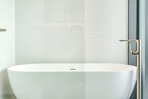 Signature Broadbeach - GCLR