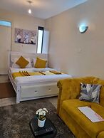 Lux Suites Royal Suburbs Apartments