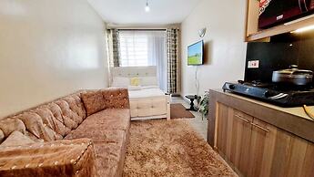 Lux Suites Royal Suburbs Apartments