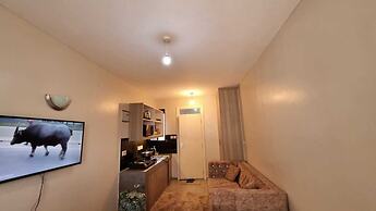 Lux Suites Royal Suburbs Apartments
