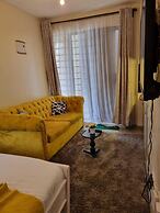 Lux Suites Royal Suburbs Apartments