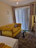 Lux Suites Royal Suburbs Apartments