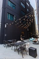 Canvas Black Guesthouse