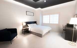 Canvas Black Guesthouse