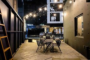 Canvas Black Guesthouse
