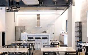 Canvas Black Guesthouse