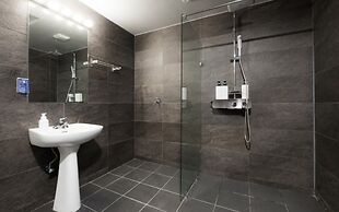 Canvas Black Guesthouse