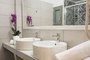 V Hotel Delphi
