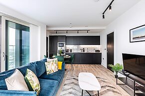 Modern Sky-High Flat In North Acton