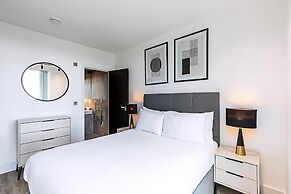 Modern Sky-High Flat In North Acton