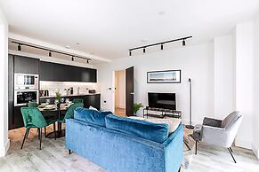 Modern Sky-High Flat In North Acton