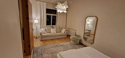 Tyzen38 Luxury Apartment