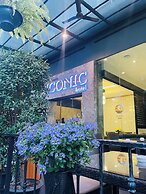 Iconic Hotel