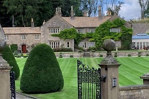 Exceptional Unique 5 Bedroom Manor House
