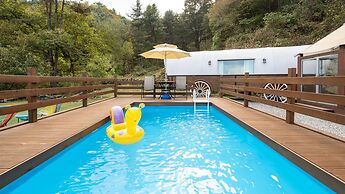Gapyeong Dalmeong Pool Villa Glamping