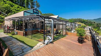 Gapyeong Dalmeong Pool Villa Glamping