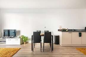 Impeccable 2-bed Apartment in Wembley