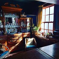 Oak View Manor