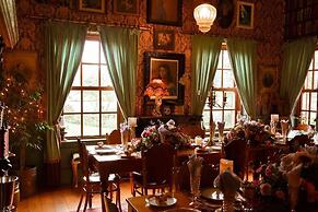 Oak View Manor