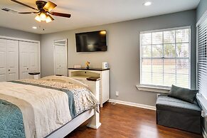 Lake Charles Home w/ Gas Grill & Fenced-in Yard!