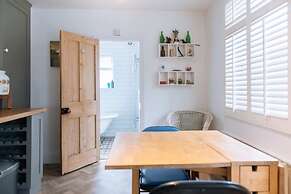 Inviting 1BD Flat - 20 Mins to Brighton Beach!
