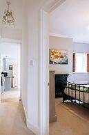 Inviting 1BD Flat - 20 Mins to Brighton Beach!