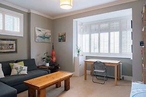 Inviting 1BD Flat - 20 Mins to Brighton Beach!