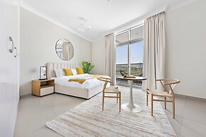 Spacious Studio in Art Gardens Gym Pool