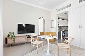 Spacious Studio in Art Gardens Gym Pool