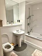 2 Bed Flat - Sleeps 4 - Balcony - Smoking