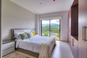 Luxurious and Warm Condo Just Step From the Beach!