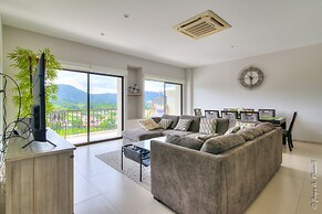 Luxurious and Warm Condo Just Step From the Beach!