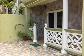 Topaz Apartment Villas-Pool Side Piton v