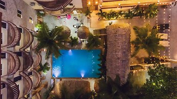 Tropical Palace Hotel