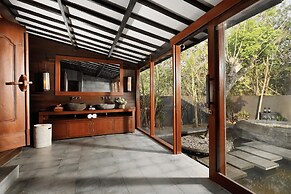 Villa Leona by Nakula