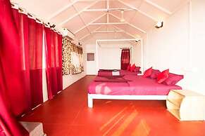 Cafe Del Mar Cottages And Rooms