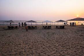 Cafe Del Mar Cottages And Rooms