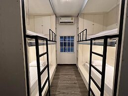 comfy crib hostel