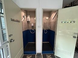 comfy crib hostel