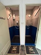 comfy crib hostel