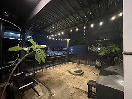 comfy crib hostel