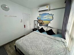 comfy crib hostel